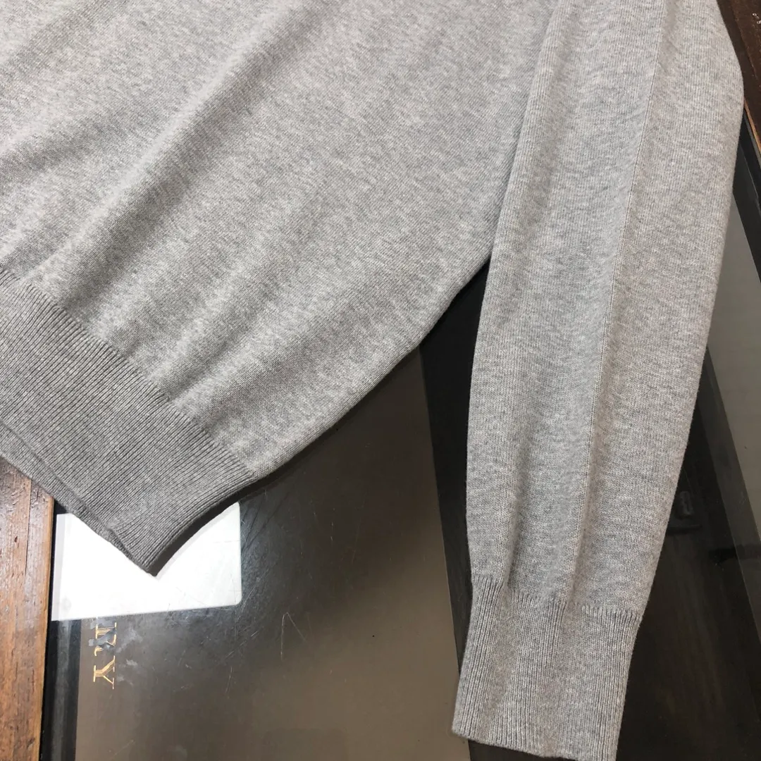 P190 STONE ISLAND 💥 Exclusive latest men's casual pullover knitted sweater ~ advanced customization, full of urban style, classic, simple and elegant round neck bottoming knitted sweater. Imported fabrics are soft and delicate, and are skin-friendly and comfortable to wear. A basic foundation is indispensable for men's wardrobes. They can be used to match various clothing anytime and anywhere to meet your daily needs. The design of the clothes is very simple, embellished with unique compass logo embroidery, fashionable and versatile⚠️⚠️✨✨A must-have item for men! All three standards are complete! Color: black, off-white, gray Size: M-3XL (please state your height and weight when placing an order)